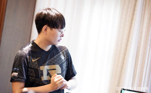 DK鏖战KT,Crisp操刀奇招英雄翻盘激烈交锋小组赛,留下经典瞬间 DK鏖战KT,Crisp操刀奇招英雄翻盘激烈交锋小组赛,留下经典瞬间