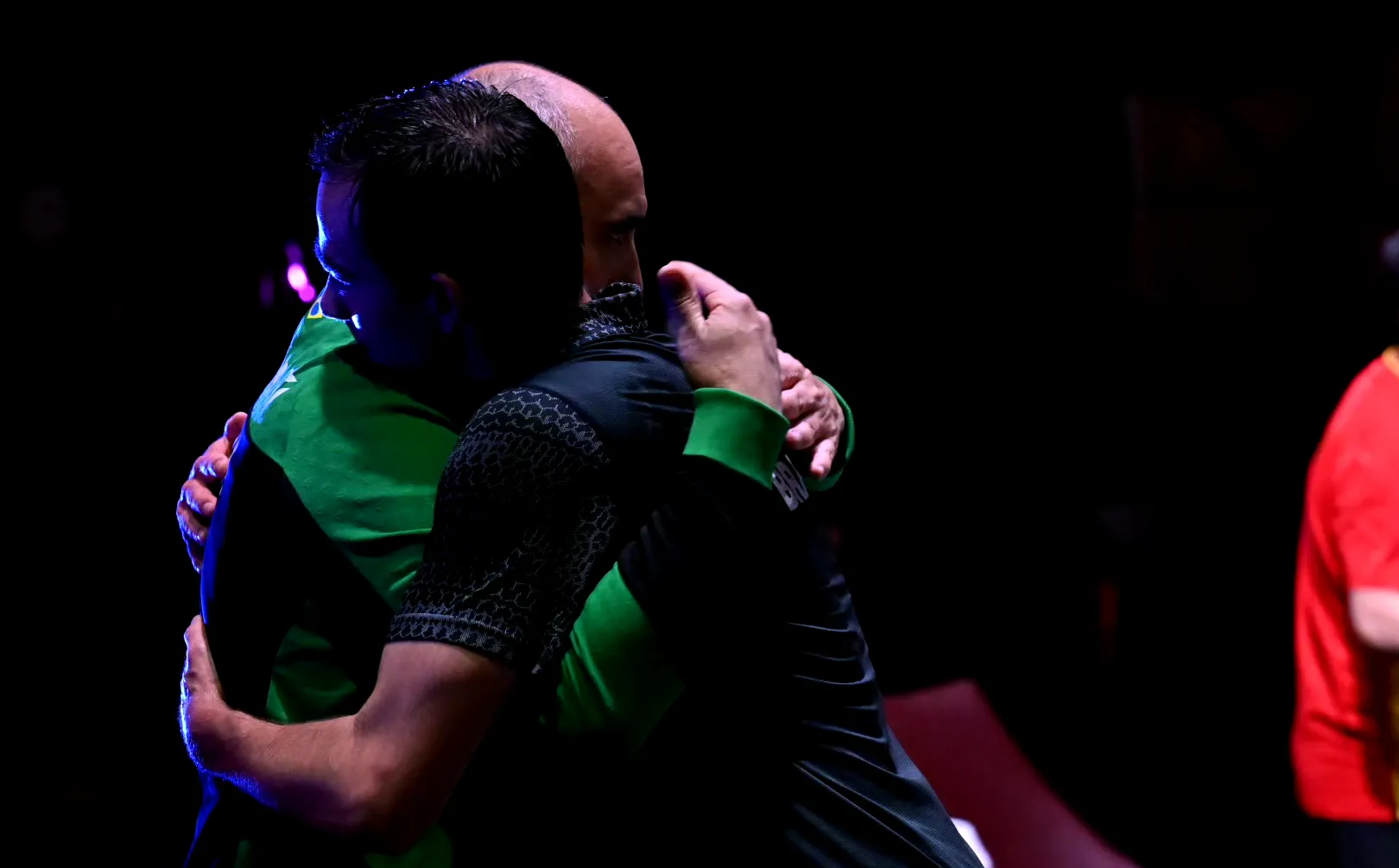 V5力克GEN，Gumayusi极限生还后反打焦点之战八强赛，点燃全场激情的简单介绍