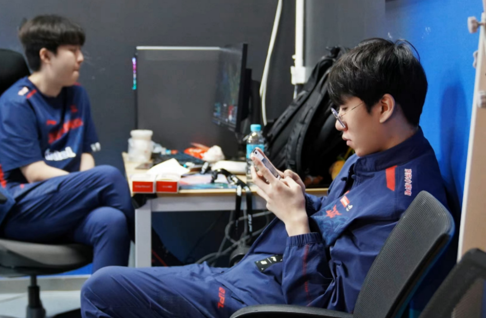 关于BRO横扫TES，Ruler操刀奇招英雄翻盘鏖战多局成都决赛之夜，技惊四座的信息