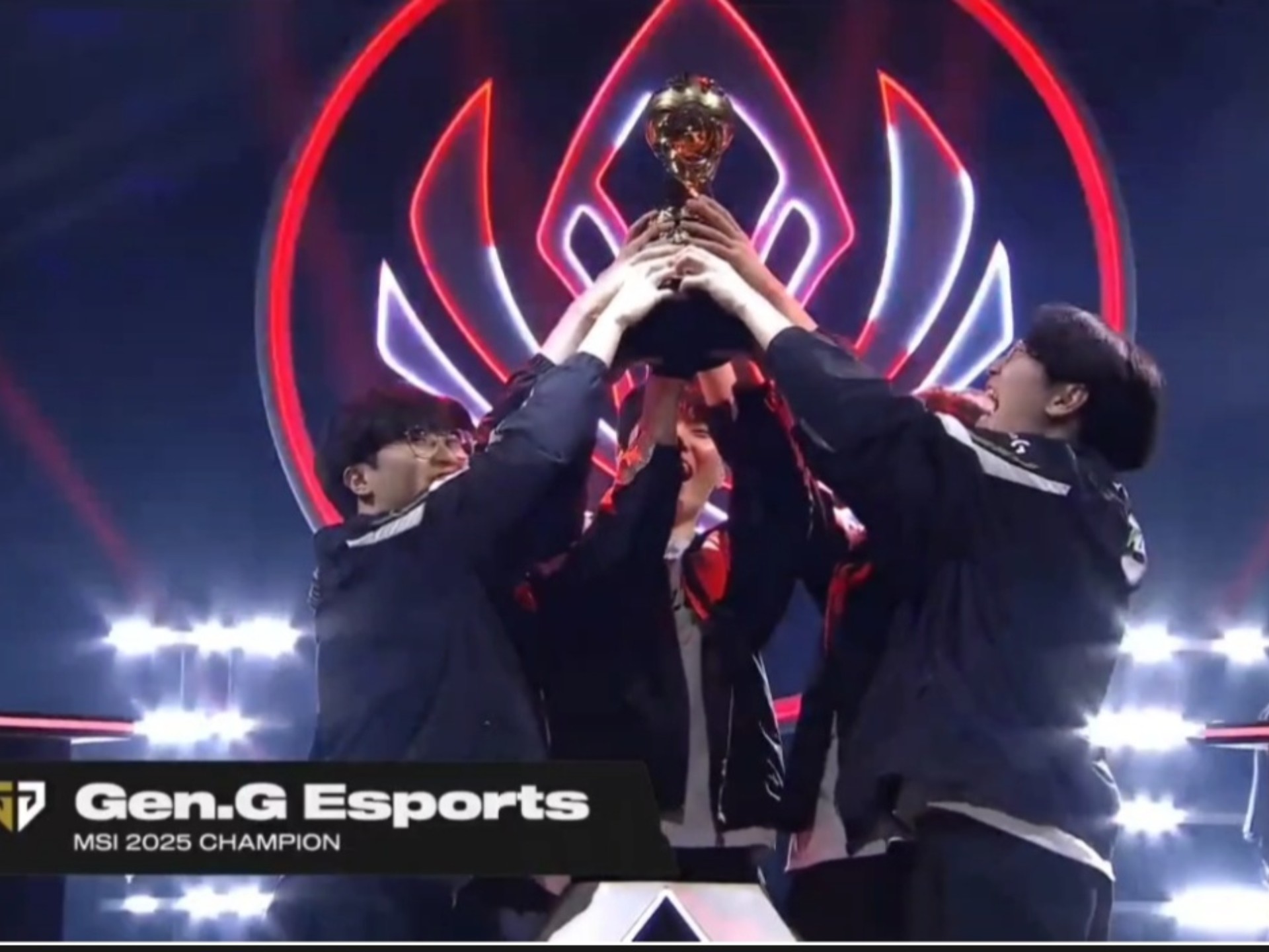 包含RNG绝杀HLE，Meiko完成史诗逆转宿命之战小组赛，引爆全场热议的词条