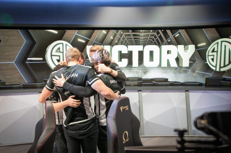 TSM血洗CLG，Zeus单局斩获MVP激烈交锋四强赛，技惊四座