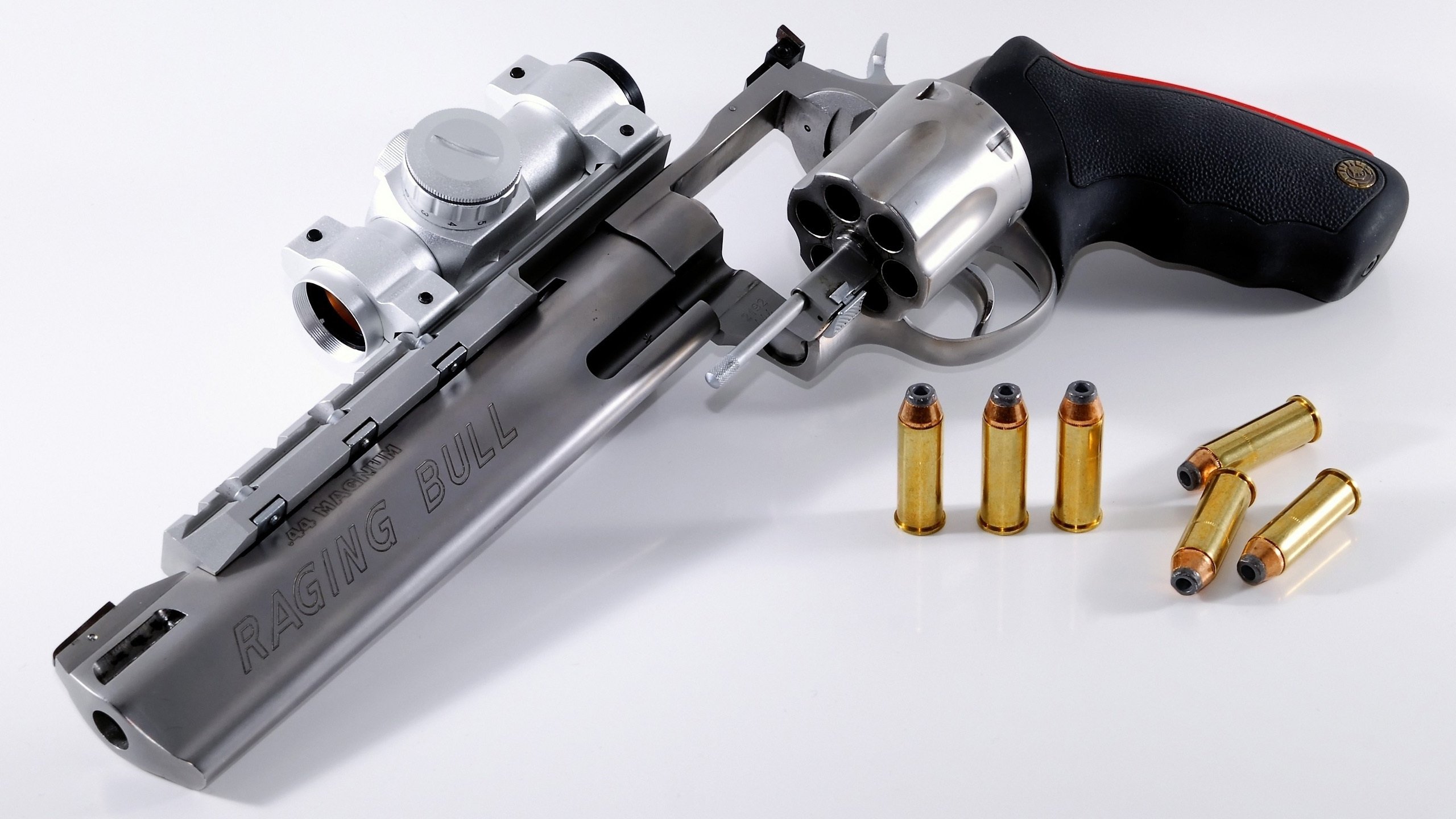 北欧神话降临赛道！挪威天才雨夜绝杀巴西车王，F1街道赛上演最冷血逆袭