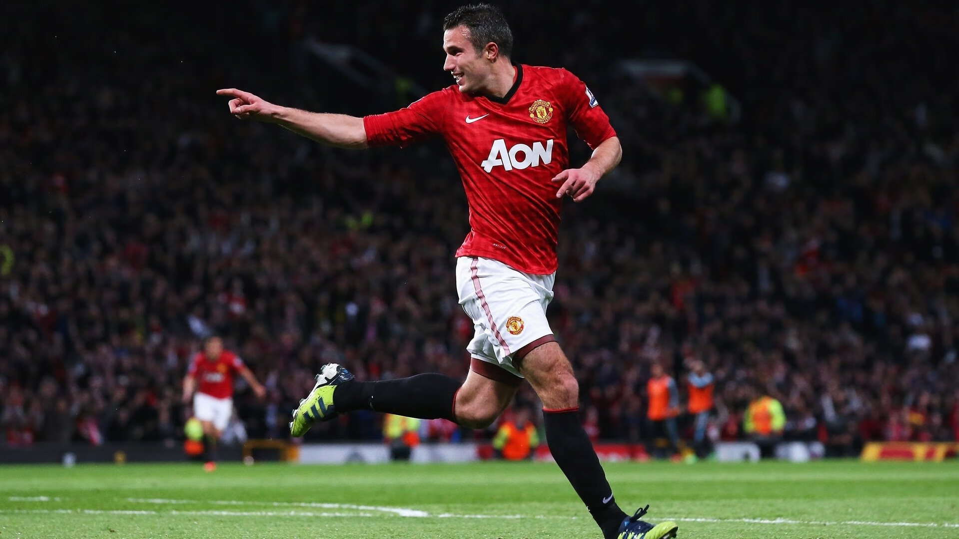 红黑军团的战术压制与个人英雄主义,维尼修斯临危救主,AC米兰强压罗马