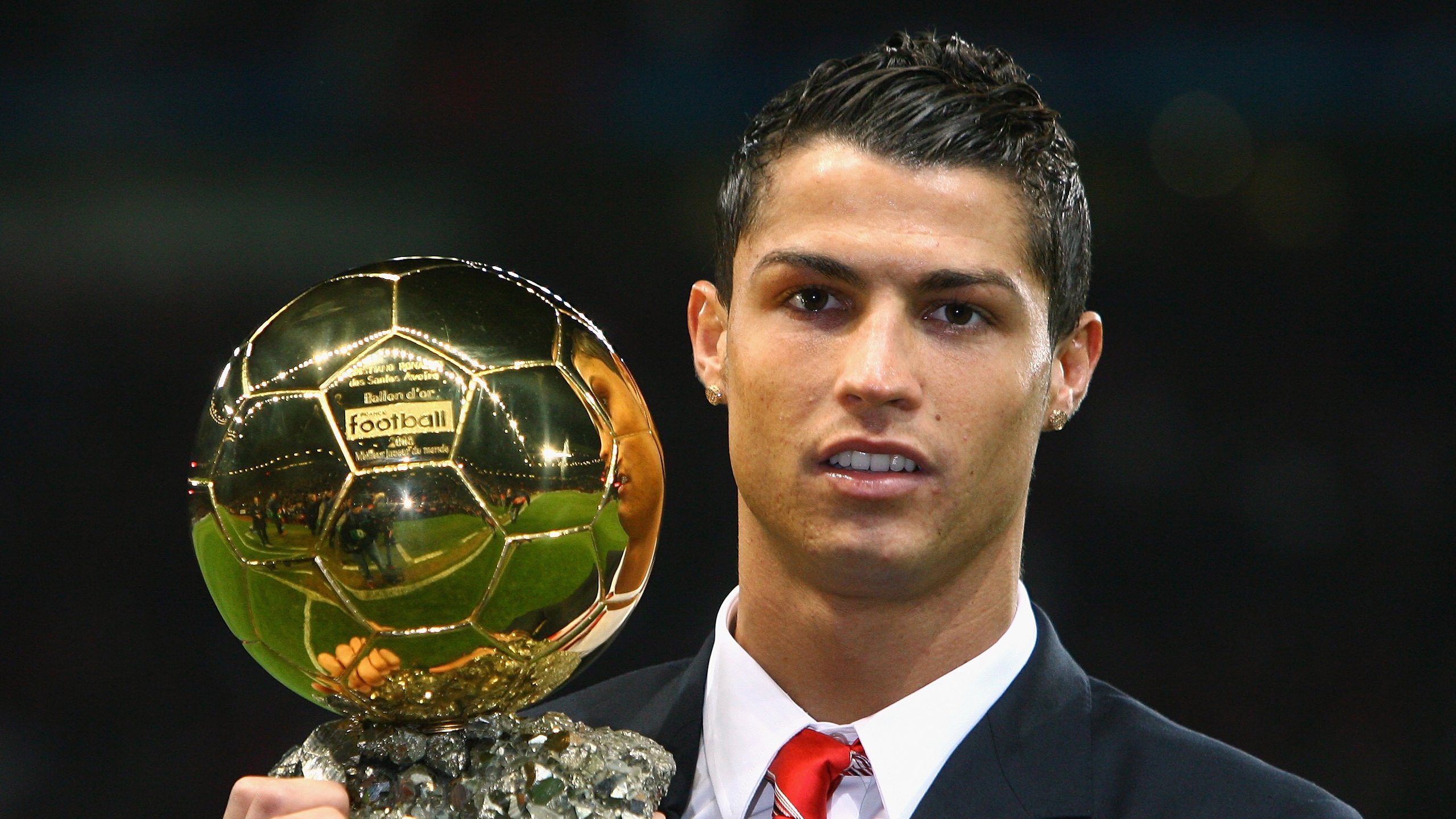 铁闸与手术刀，德里赫特的里程碑，映照曼城争冠战的冰冷答案